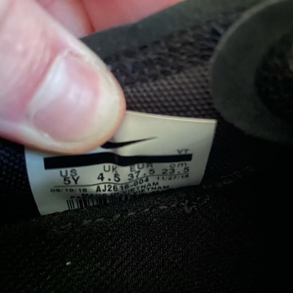 Nike Gold and Black Vapor Max - Picture 5 of 6